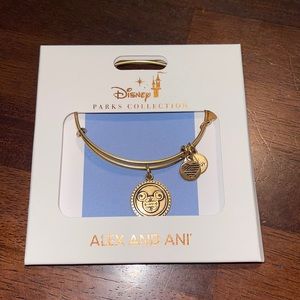 Bracelet and earrings